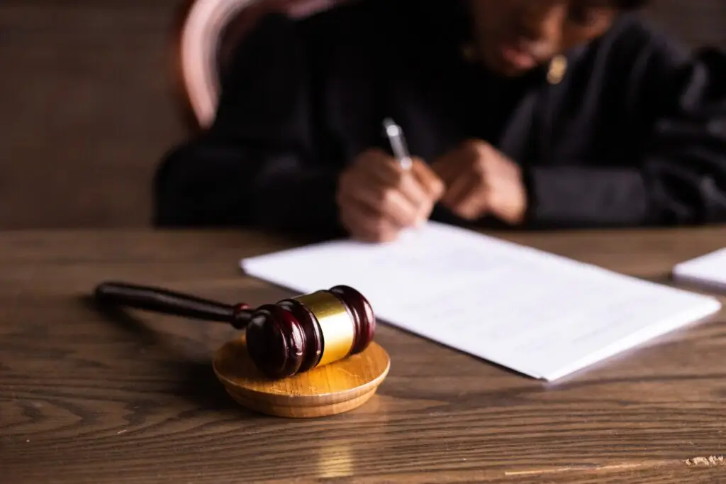what is the difference between bond and bail