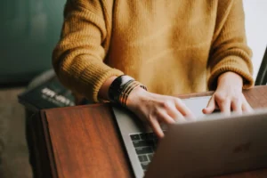 how to pay someone's bail online